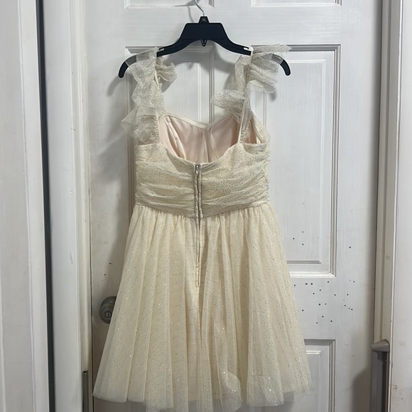 Beautiful city studio holiday dress or perf for any fun occasion only worn once - Picture 4 of 6